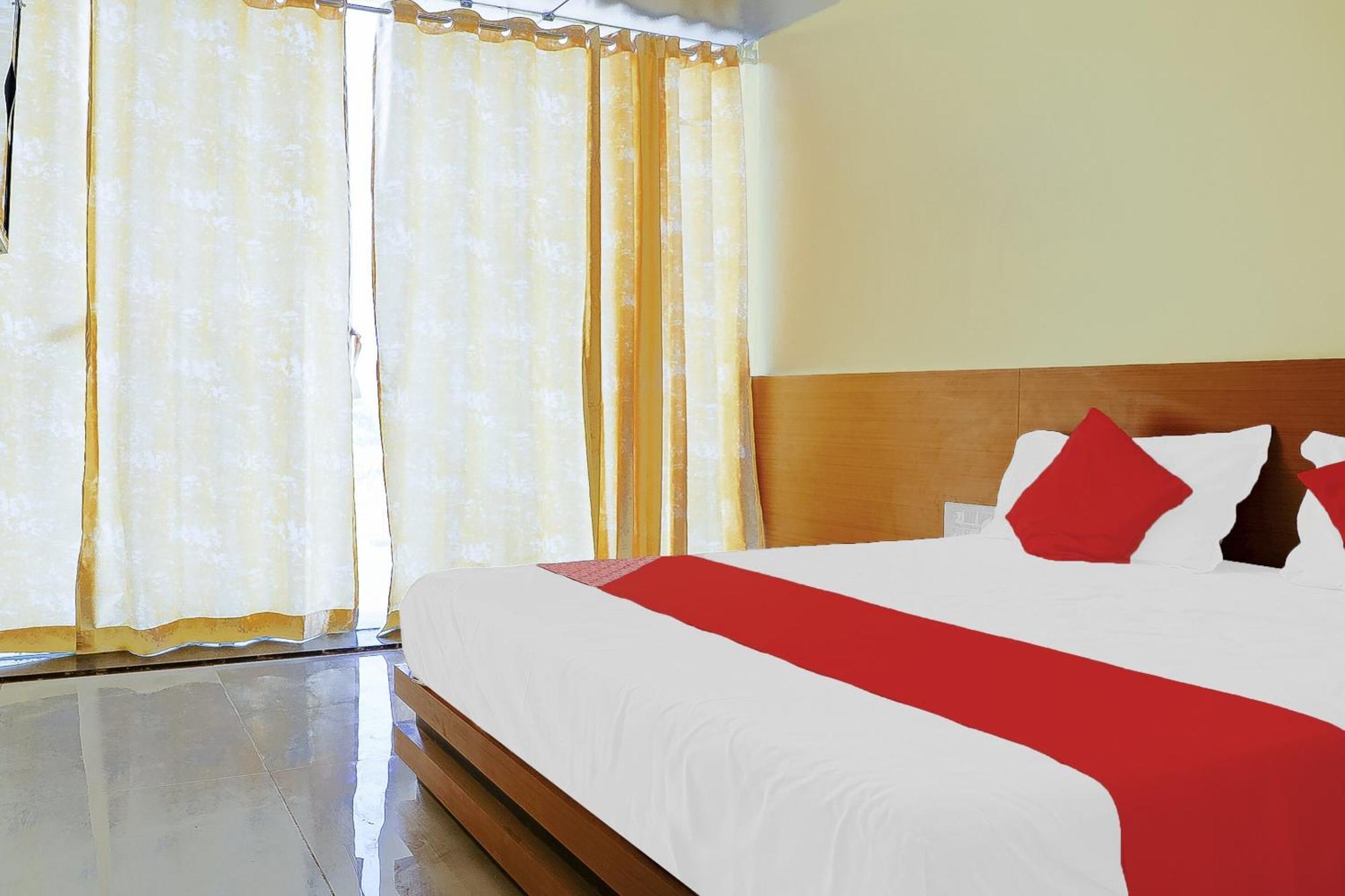 Oyo Hotel Shree Krishna Inn Rooms Surat Eksteriør billede