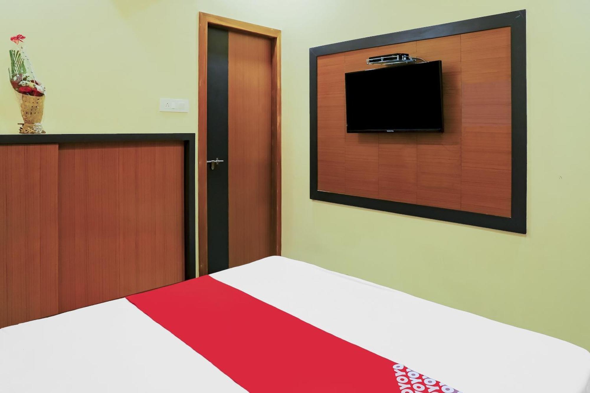 Oyo Hotel Shree Krishna Inn Rooms Surat Eksteriør billede