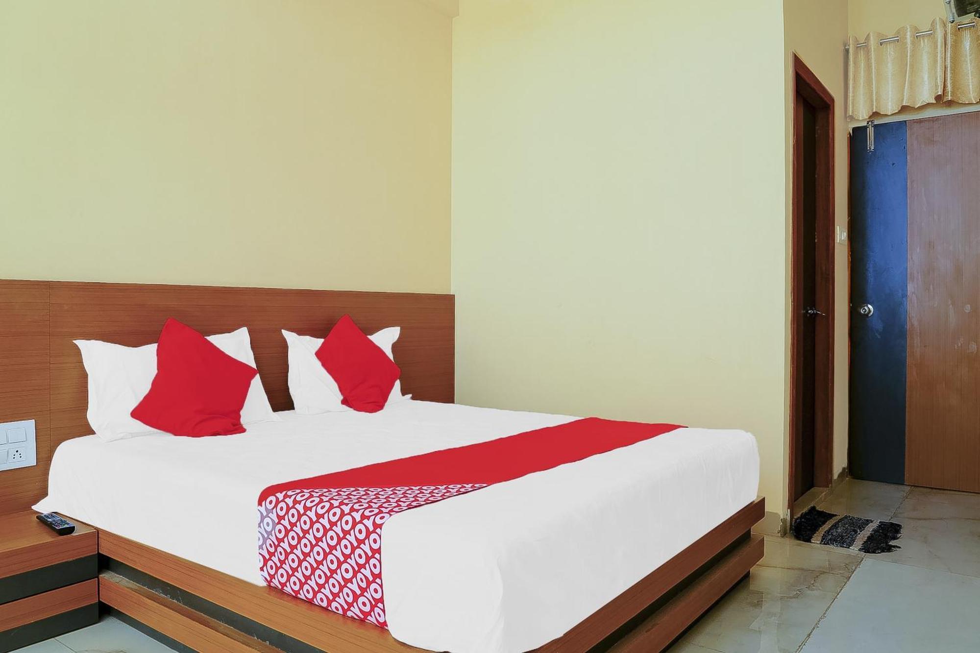 Oyo Hotel Shree Krishna Inn Rooms Surat Eksteriør billede