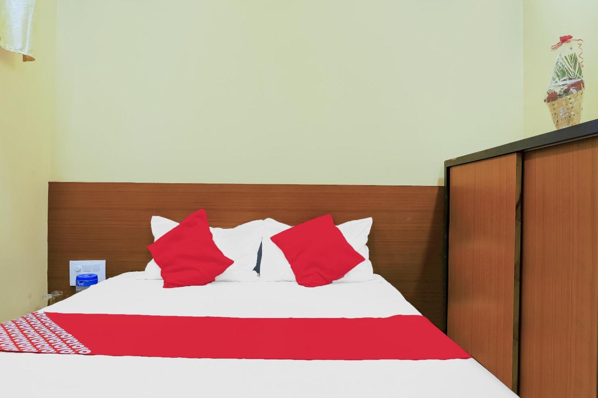 Oyo Hotel Shree Krishna Inn Rooms Surat Eksteriør billede