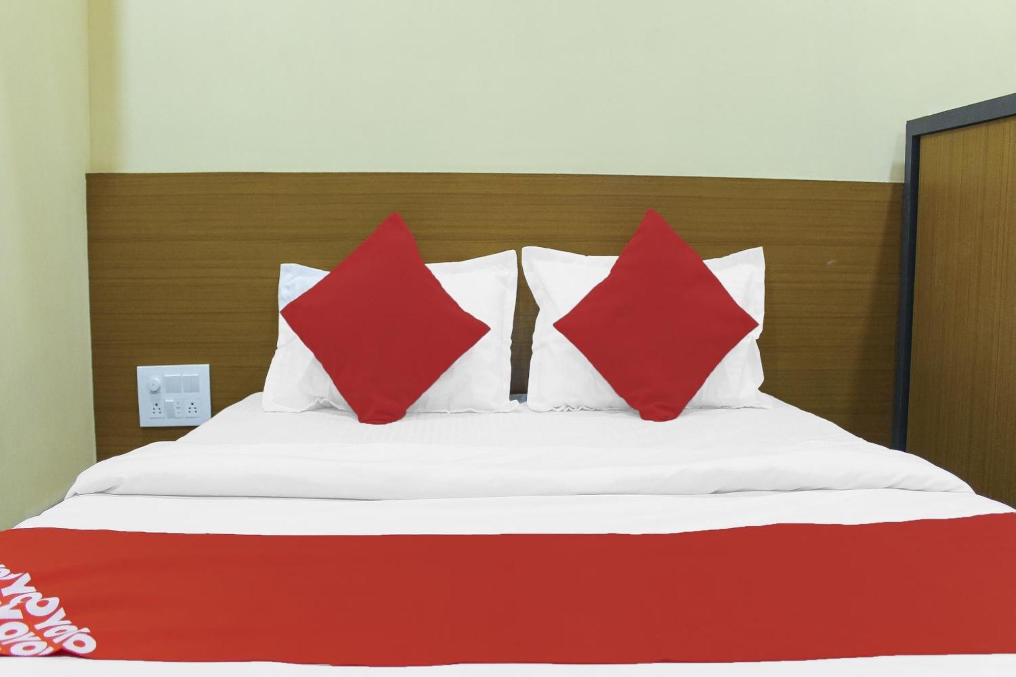 Oyo Hotel Shree Krishna Inn Rooms Surat Eksteriør billede