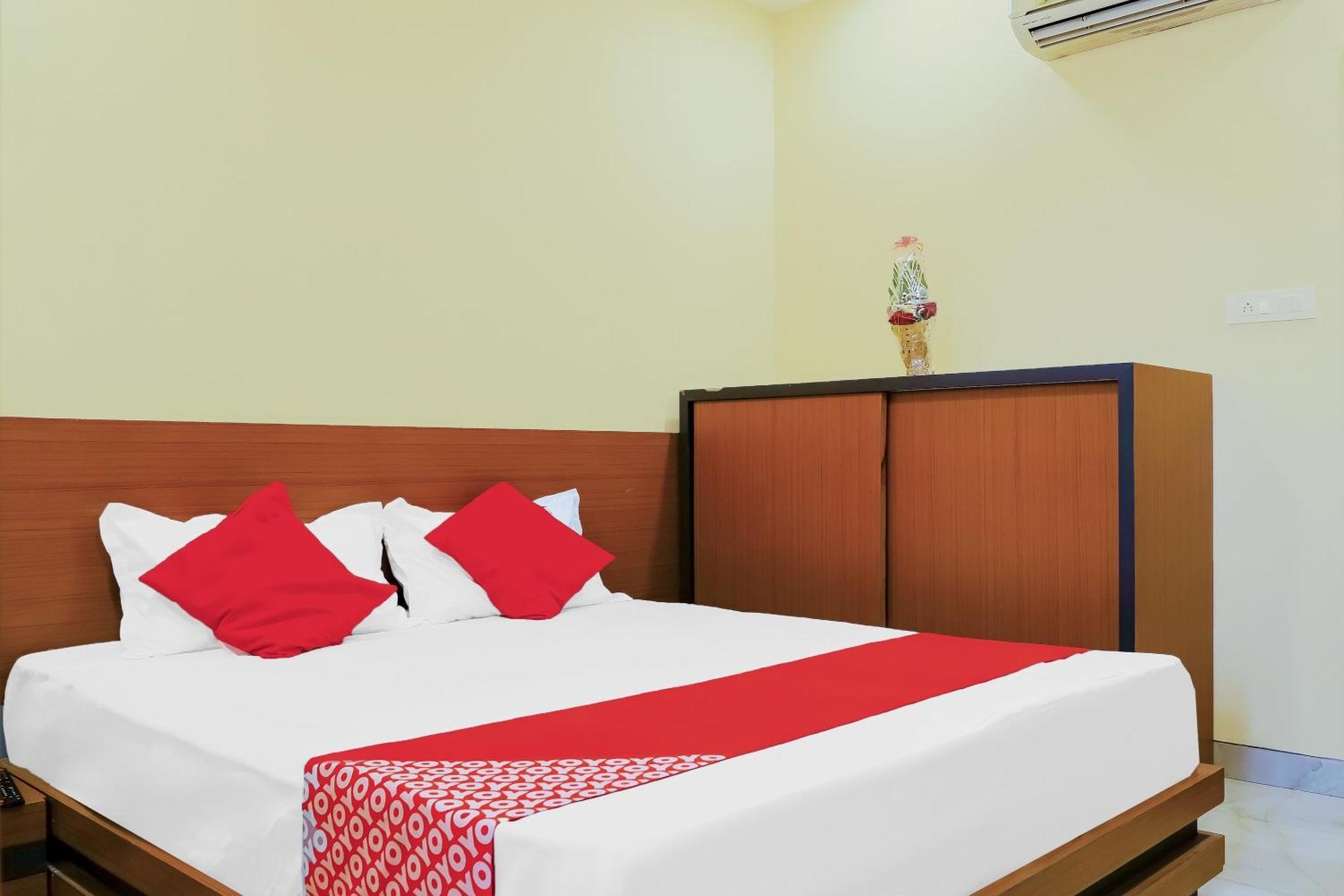 Oyo Hotel Shree Krishna Inn Rooms Surat Eksteriør billede